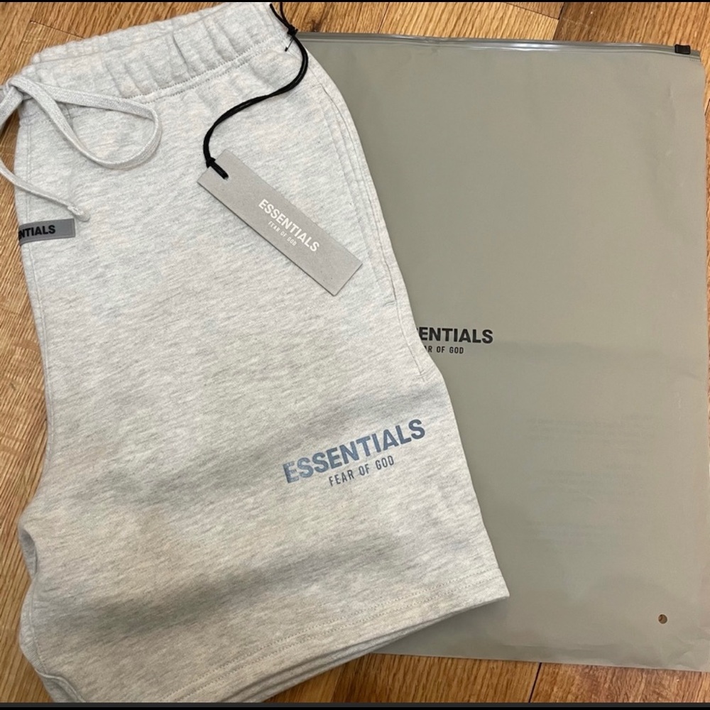 Fear of god essentials sweatshorts xs oatmeal